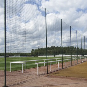 Фото Ограждение поля стационарное с сеткой