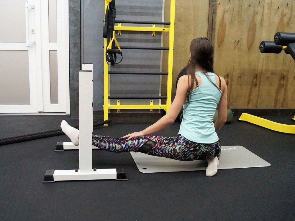 Тренажер для растяжки шпагата   черный Pioner A12238