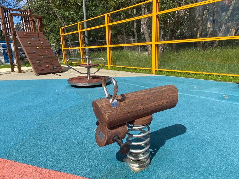 Фотографии Качалка на пружине HARDWOOD «Гарленд»