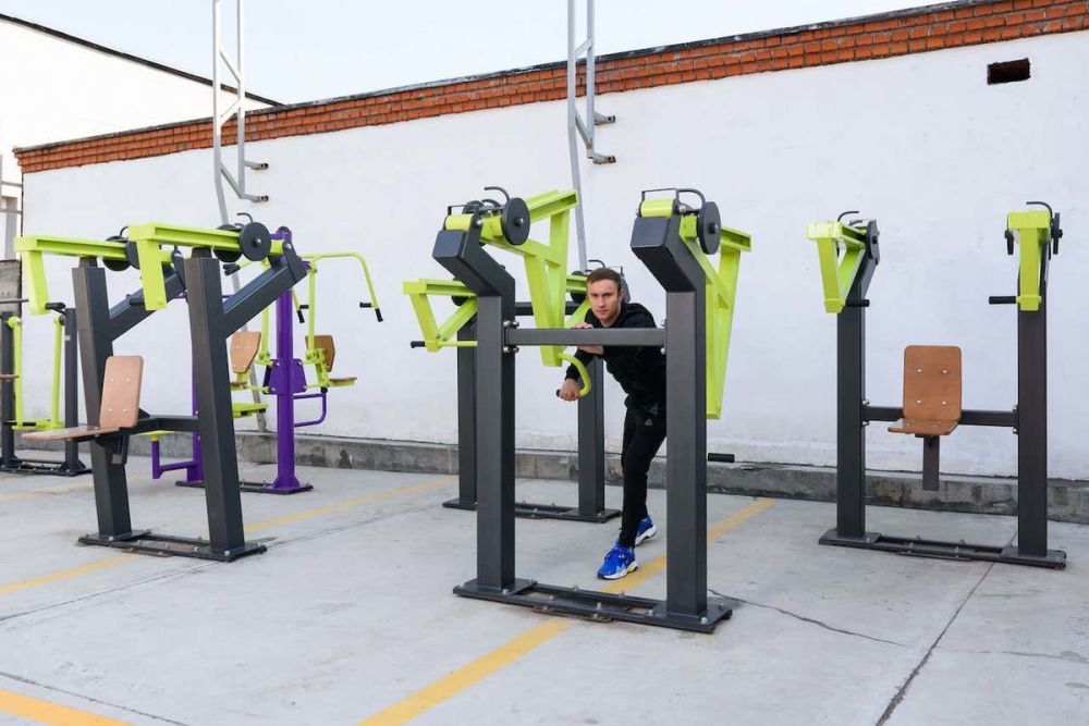 Фотографии Уличный тренажер Тяга к поясу стоя с переменной нагрузкой