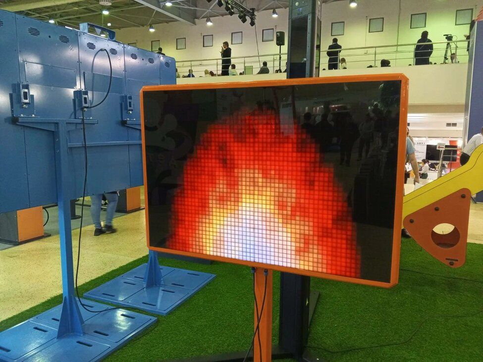Фотографии Интерактивный экран для детских площадок Смартчейн малый