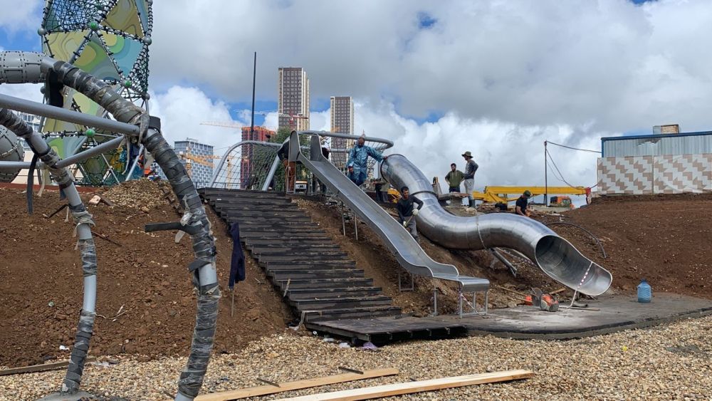 Фотографии Горка с П-образным скатом для установки на холм (6,9 п.м.)