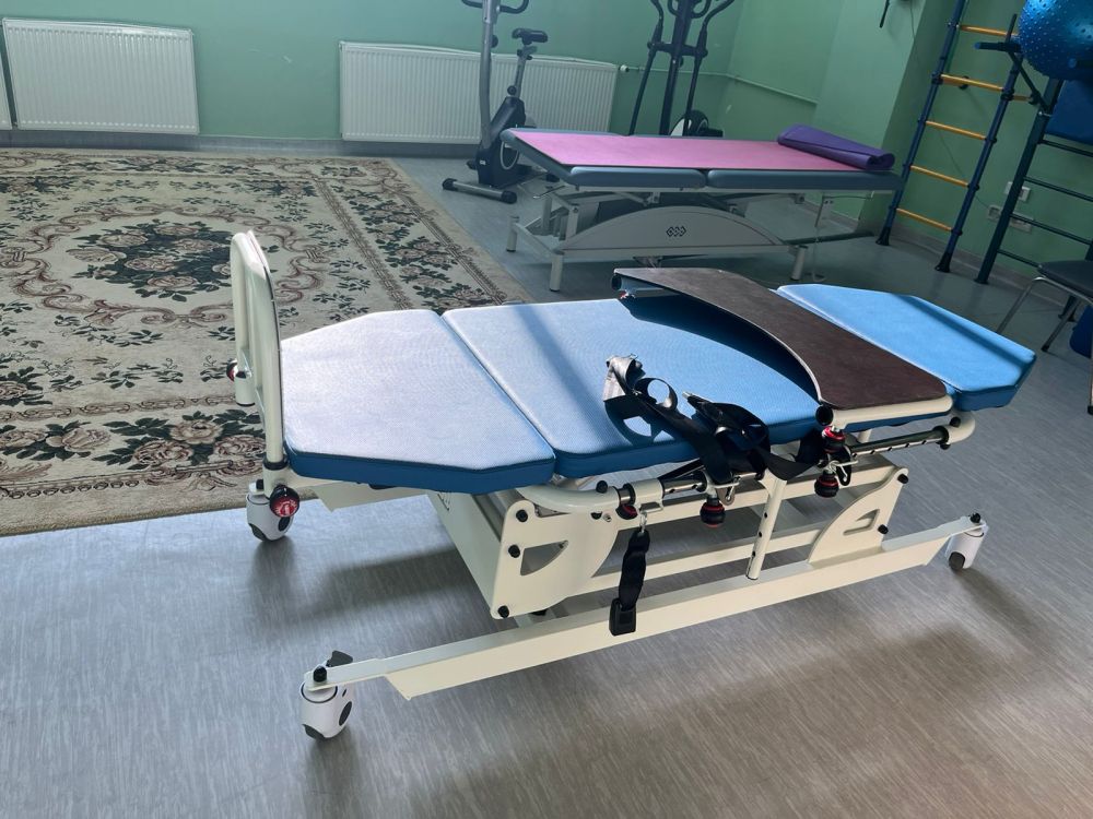 Кровать-вертикализатор с электрическим приводом