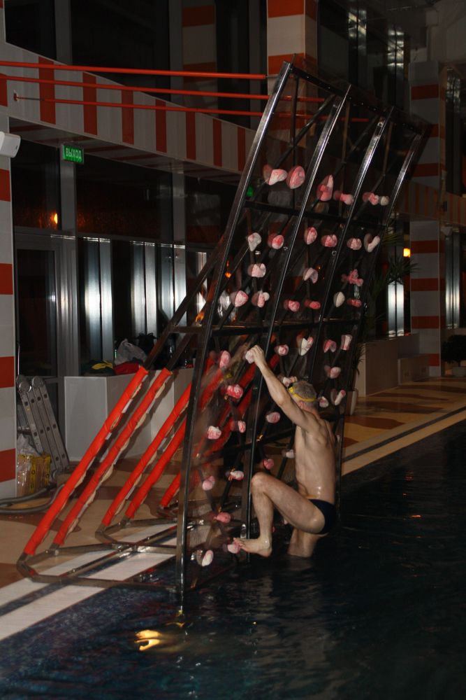 Фото Скалодром для бассейна