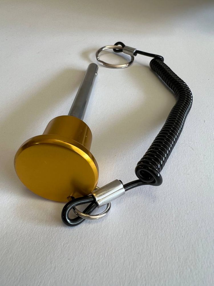 Фиксатор грузов весового стека намагниченный с ретрактором 13 см