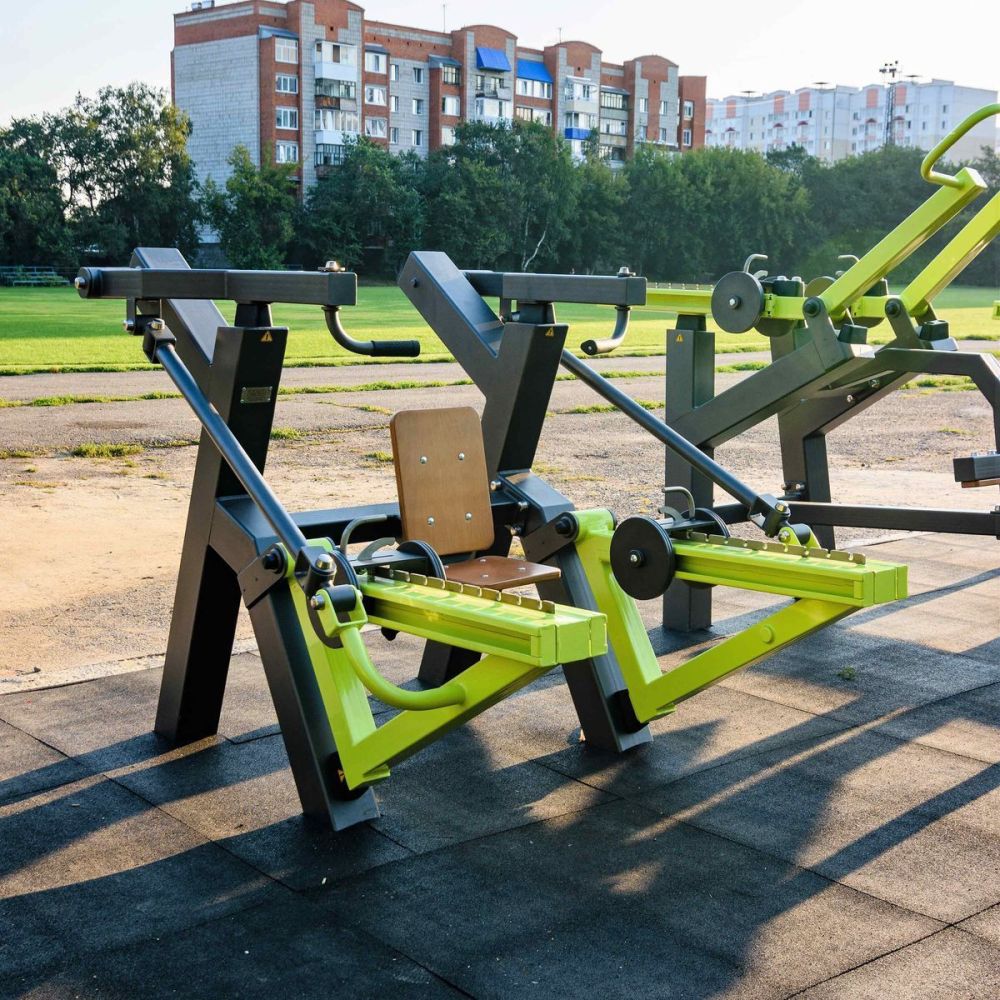 Фотографии Уличный тренажер Жим вверх с переменной нагрузкой