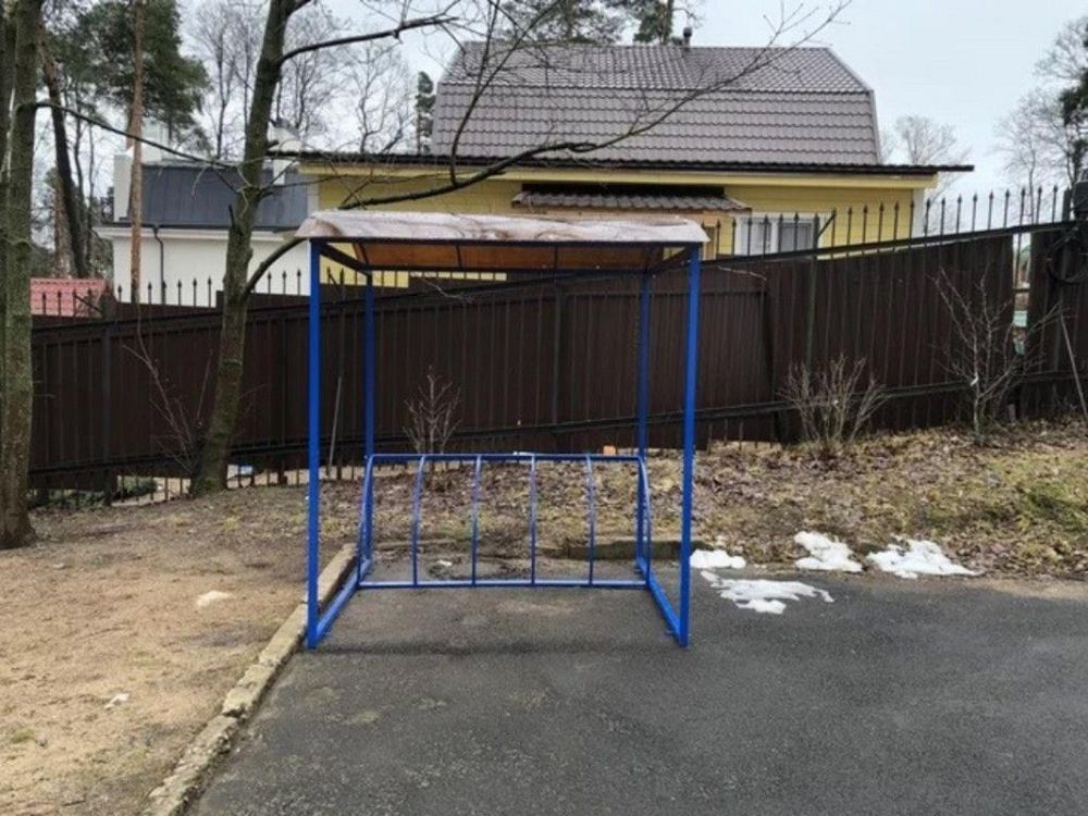 Фотографии Велопарковка крытая на пять веломест (цельносварная) Pioner A10164
