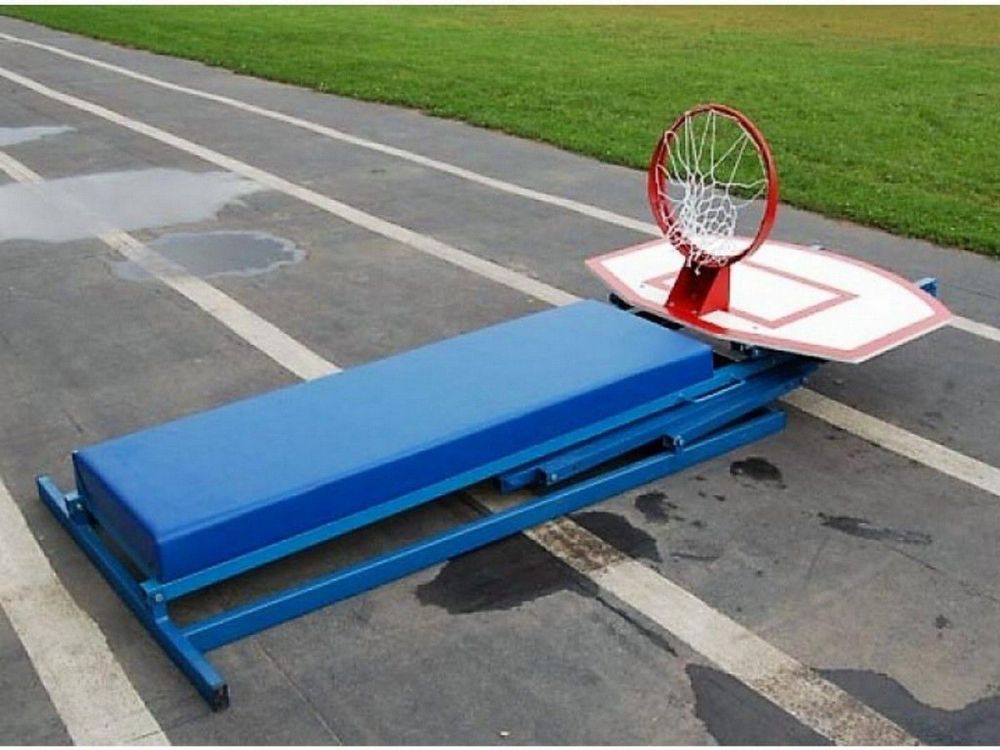 Фотографии Стойка стритбольная складная с фанерным щитом, кольцом, сеткой и защитой Street Pioner A13905