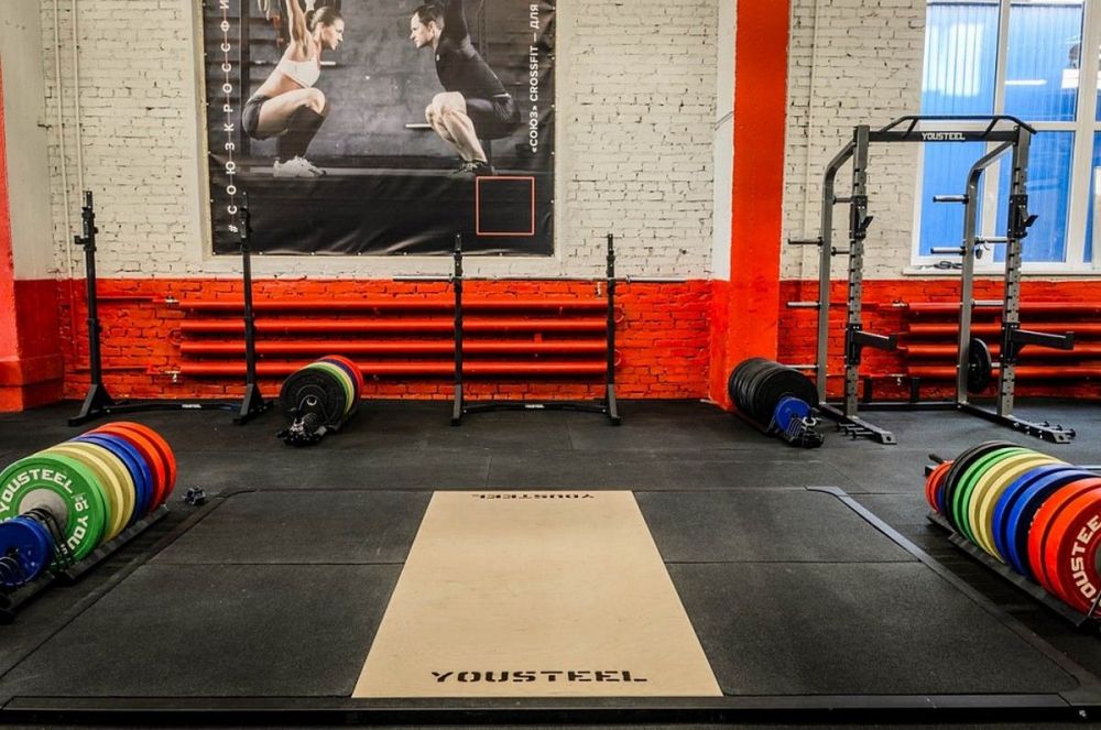 Помост тяжелоатлетический трен. YouSteel 200х300х4 см, щит береза 40мм