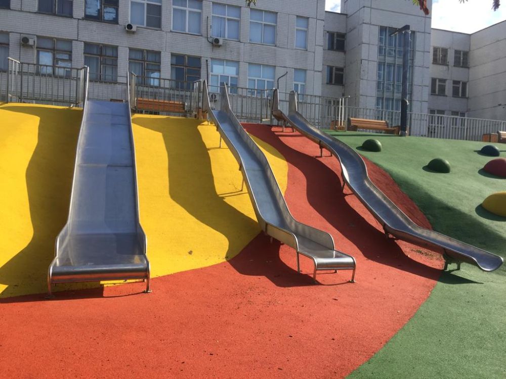 Фото Горка из нержавейки со скатом типа желоб