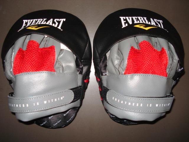 Фотографии Лапы изогнутые mantis punch mitts красн/черн. Everlast 410000