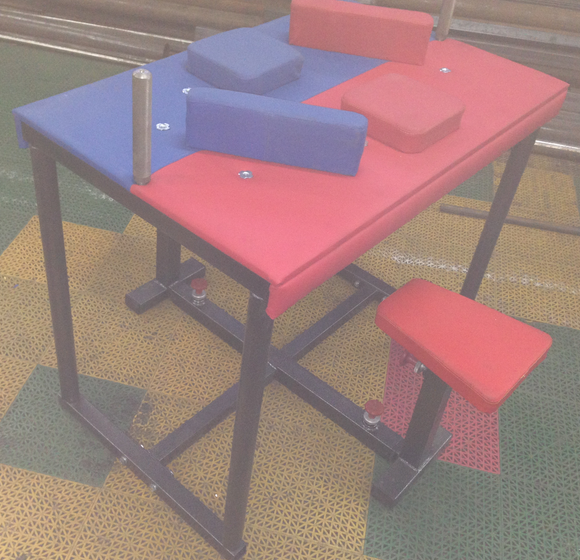 Стол для армреслинга для инвалидов-колясочников