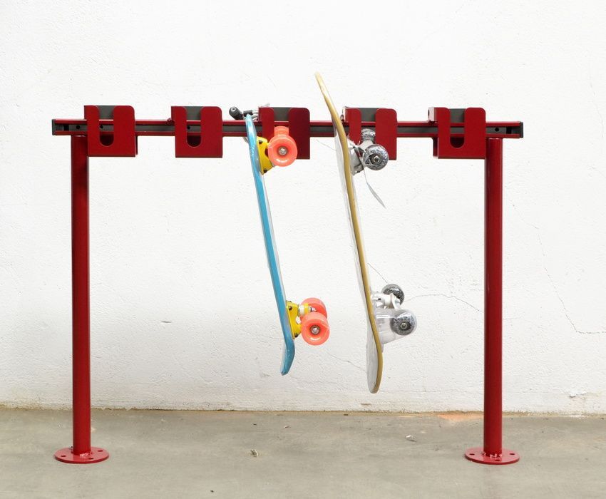 Фотографии Стойка для скейтбородов запираемая