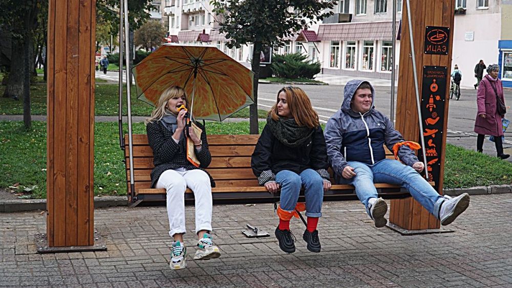 Фотографии Скамья-качели