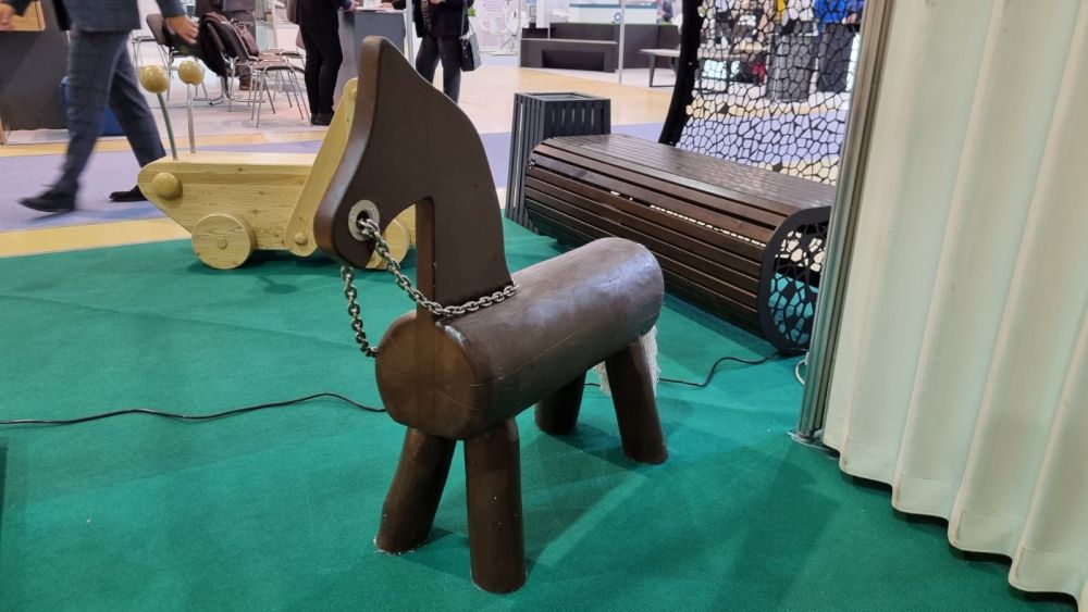 Фотографии Игровой элемент ARTWOOD «Лошадка»