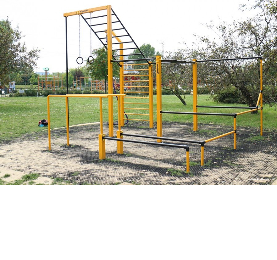 Фото W-5.3 Комплекс для воркаута с высоким рукоходом, кольцами и канатом для лазания