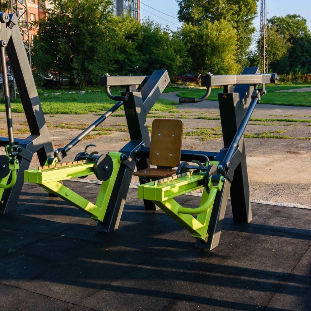 Фотографии Уличный тренажер Жим вверх с переменной нагрузкой