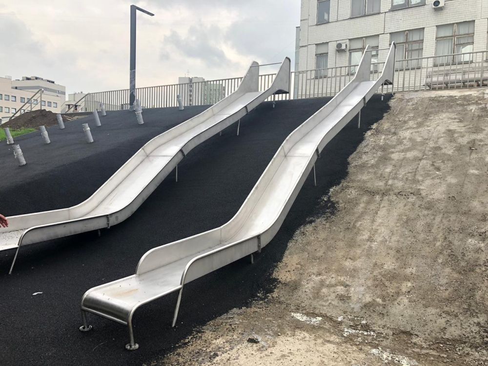 Фотографии Горка из нержавейки с П-образным скатом