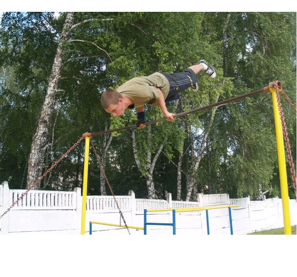 Фото Турник на растяжках из цепей или троса