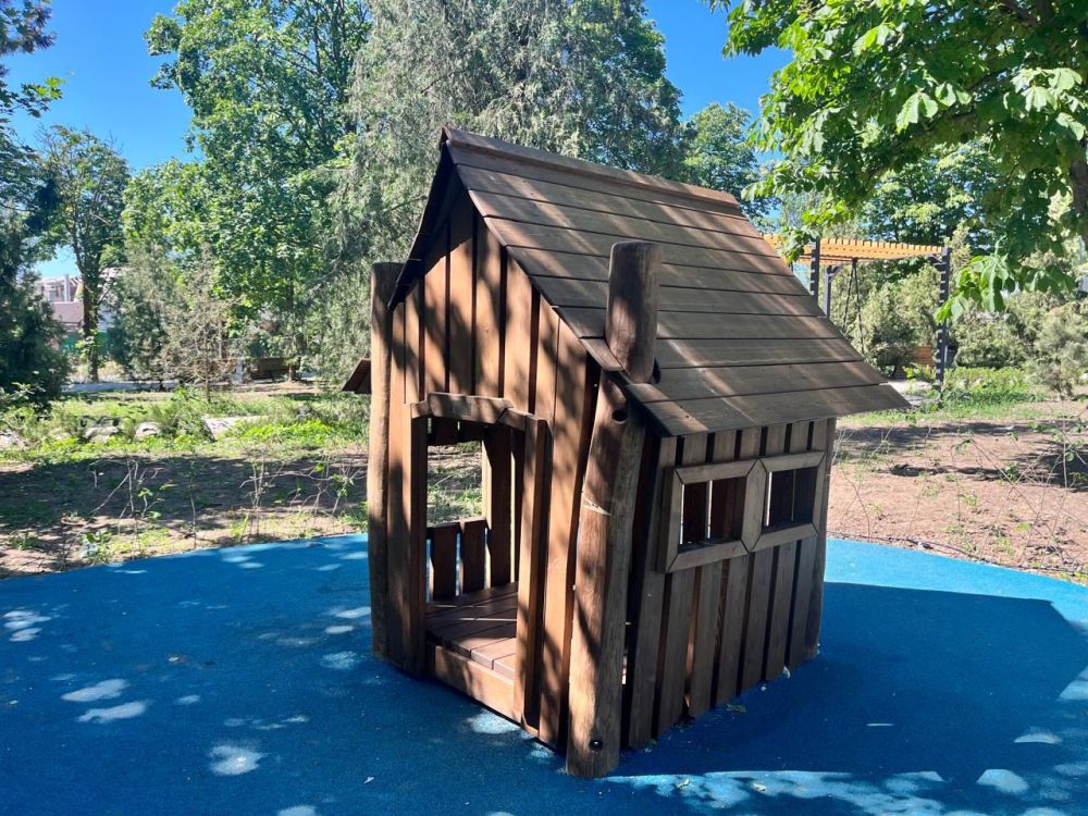 Фотографии Игровой домик HARDWOOD «Лесоград»
