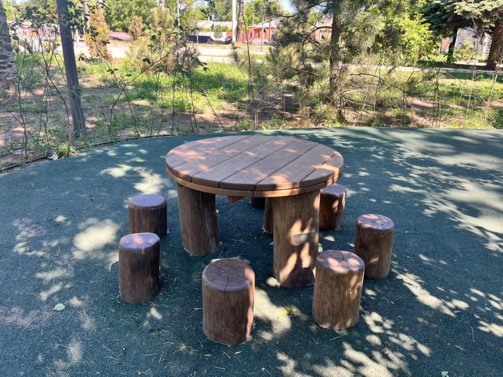 Фотографии Стол с пеньками HARDWOOD «Лесная поляна»
